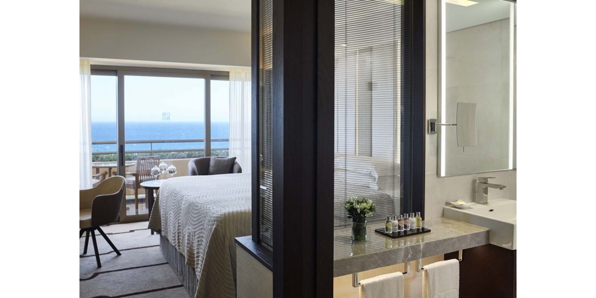 Insulated Glass Blinds and Mirror located in the Superior Suite